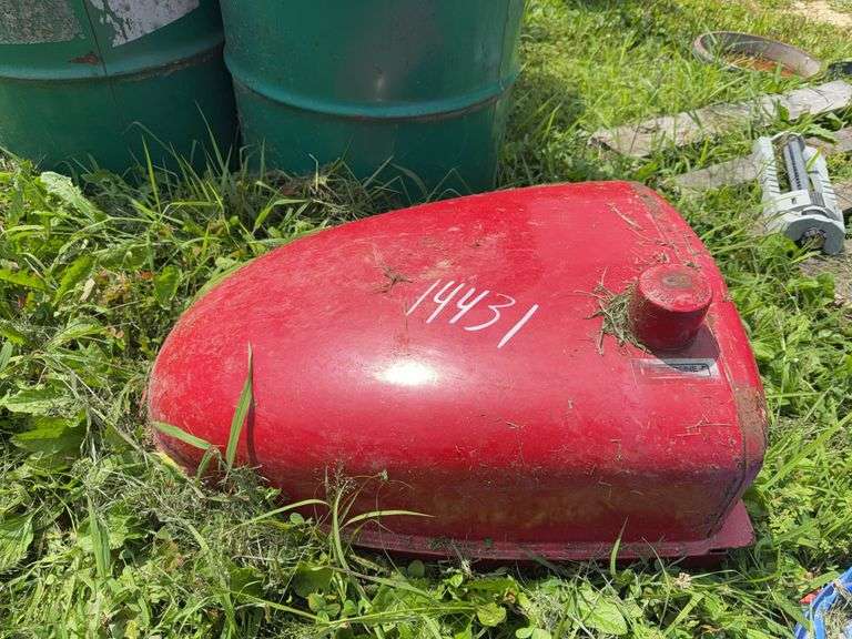 IH/Farmall gas tank image