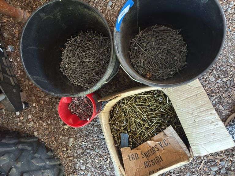 Miscellaneous nails, coated nails, roofing nails, zinc coated nails image