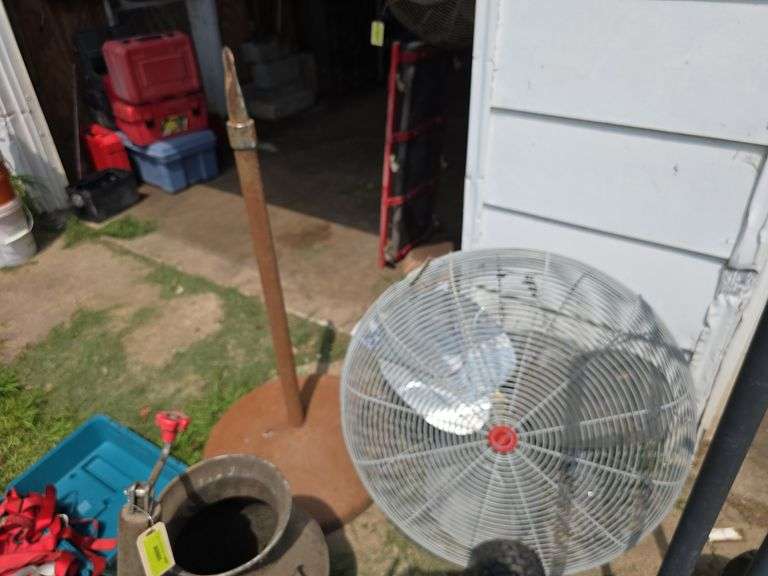 Dayton shop fan Has power, but blades don't turn per Seller image