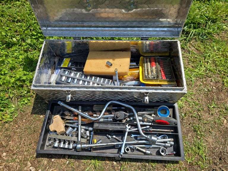 Diamond plate tool box 24” and contents image