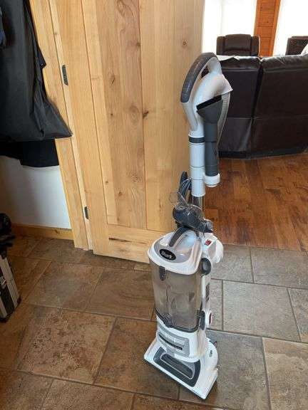 Shark vac image