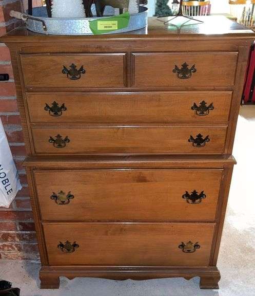 Four drawer dresser 17D x 31L x 45H NO CONTENTS image