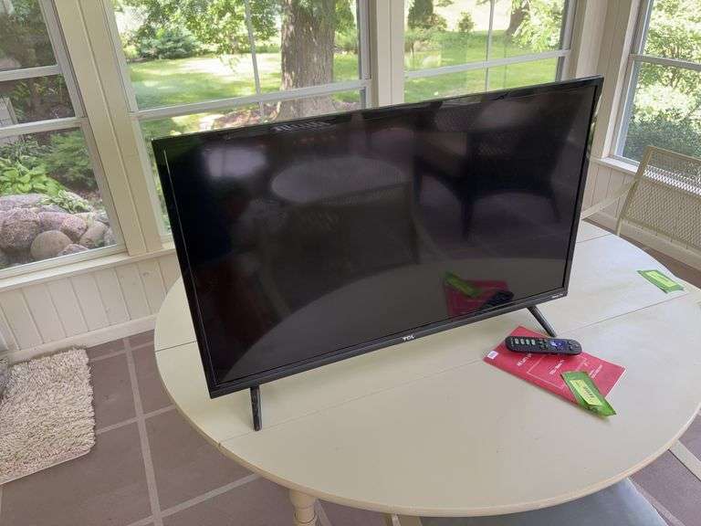 TCL Roku 32” TV with remote Model 32S327 image