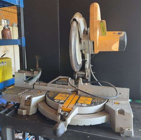 DeWalt ProTech contractor series CS72121 12” compound miter saw image