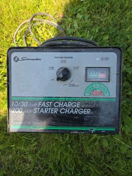 Schumacher 10/30 amp fast charge 200 amp starter charger image