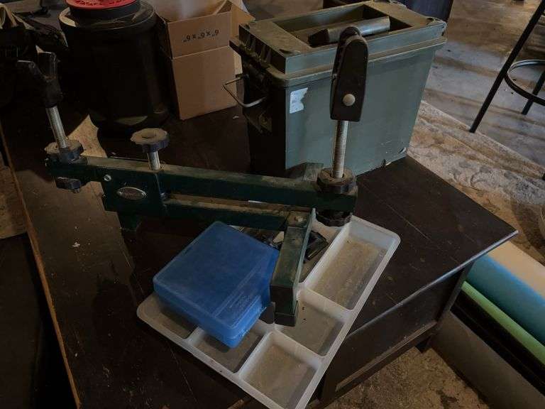 Gun rest, dry box image