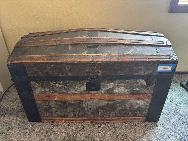 Antique hump back trunk 35 x 24 x 18 image