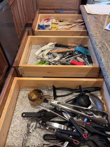 Kitchen utensils, wood spoons-bring box to pack image