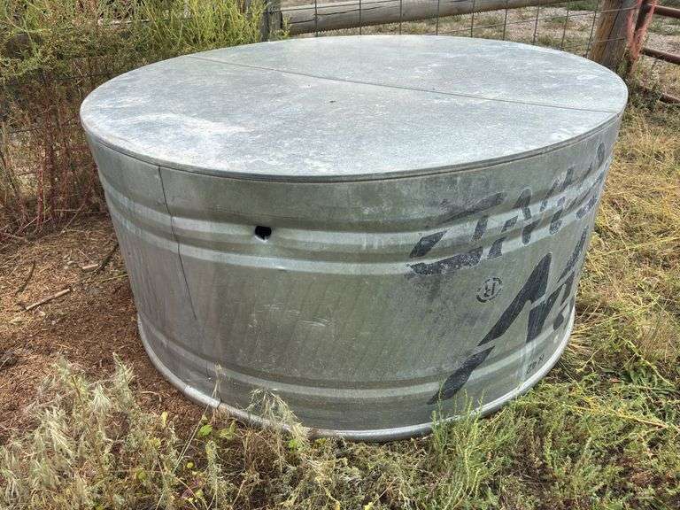HW round galvanized stock tank 4’ x 2’ - has hole! image