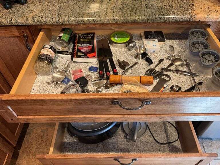 Bar items, Nesco crock pot -bring box image