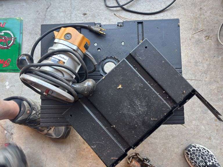 Router and router table image
