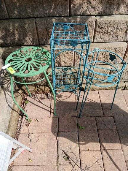3 metal plant stands image