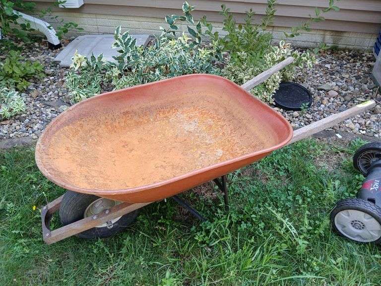 Steel wheelbarrow image