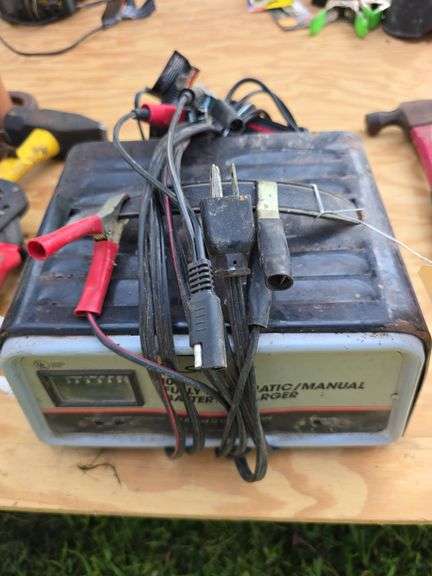 Schumacher 10 amp fully automatic battery charger image