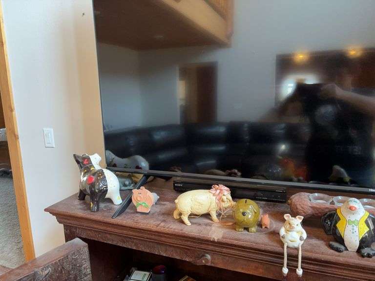 Pig collection, floral-bring boxes image