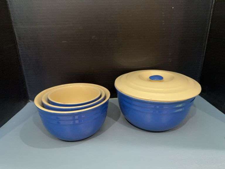 Set of nested OxfordWare mixing bowls and 1 lid Bowls fit into each other and lid contains them all image