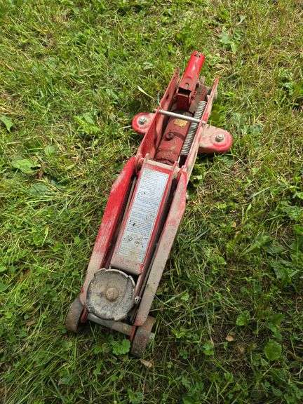 Floor jack image