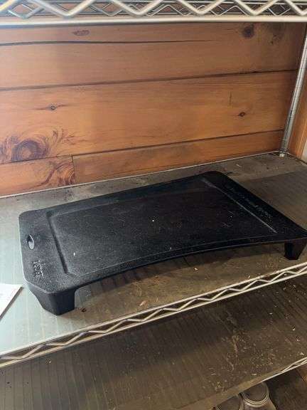 Lodge Cast grill on feet image