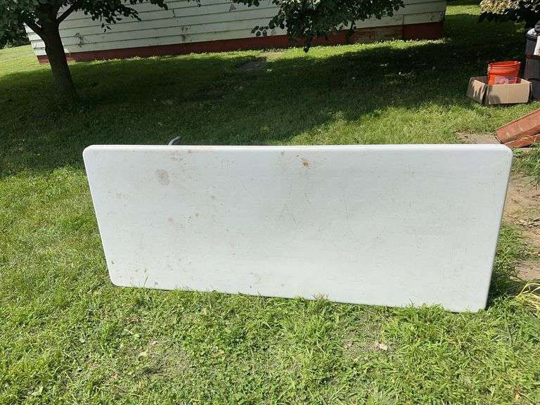 6’folding table NO CONTENTS image