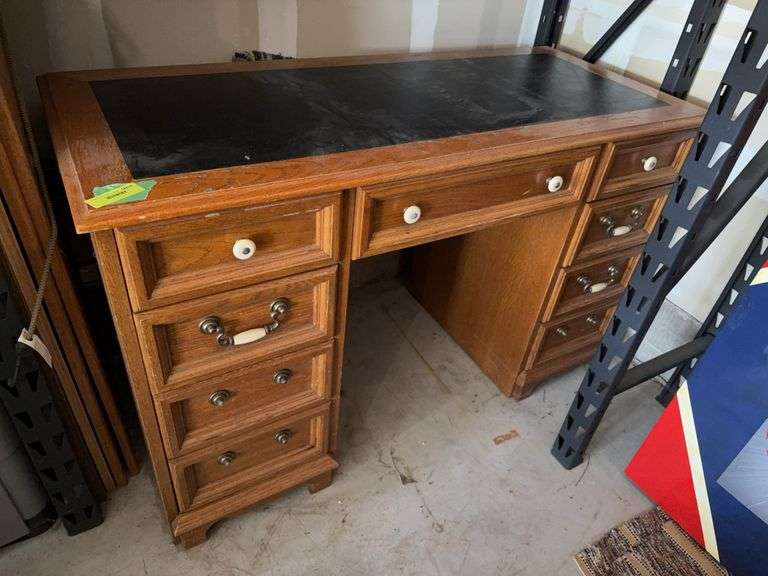 22 x 50 kneehole desk image
