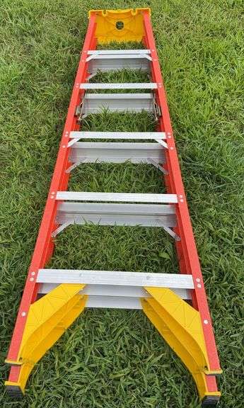 Werner 6' fiberglass step ladder image