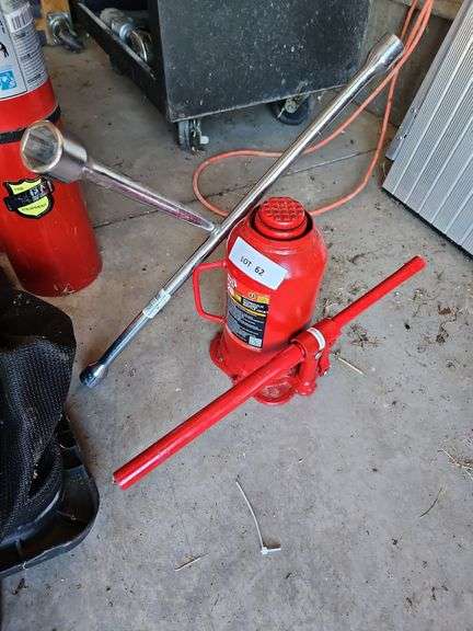 Hydraulic Bottle Jack, Four Way Lug Wrench image