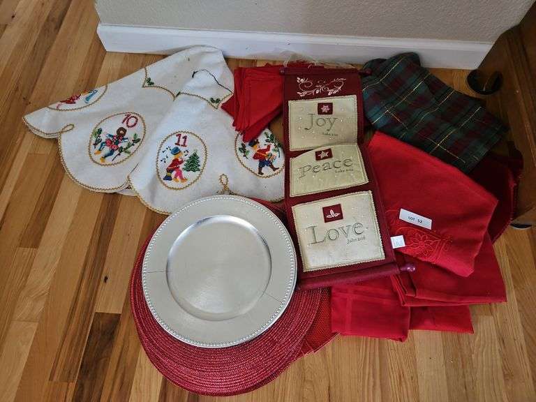 Holiday Table Cloths, Wall Joy Decoration, Placemats, Silver Plastic Plates image