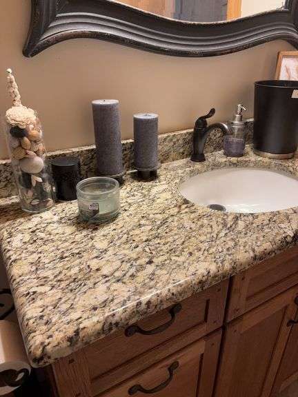 Bathroom items/ decor image