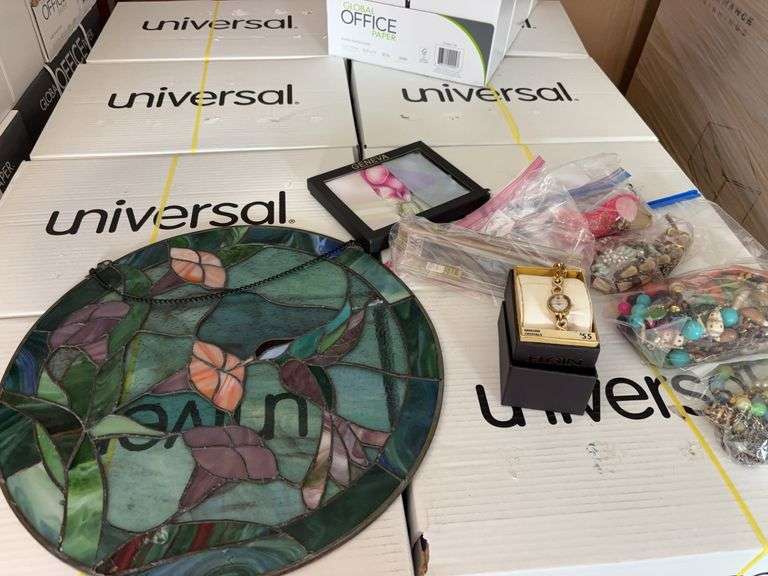 Costume jewelry and watches, watch bands, Hummingbird Stained glass-it is cracked image