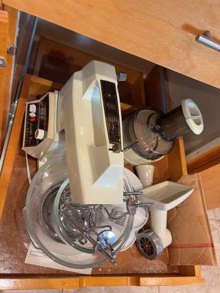 Oster kitchen center, unsure if complete image