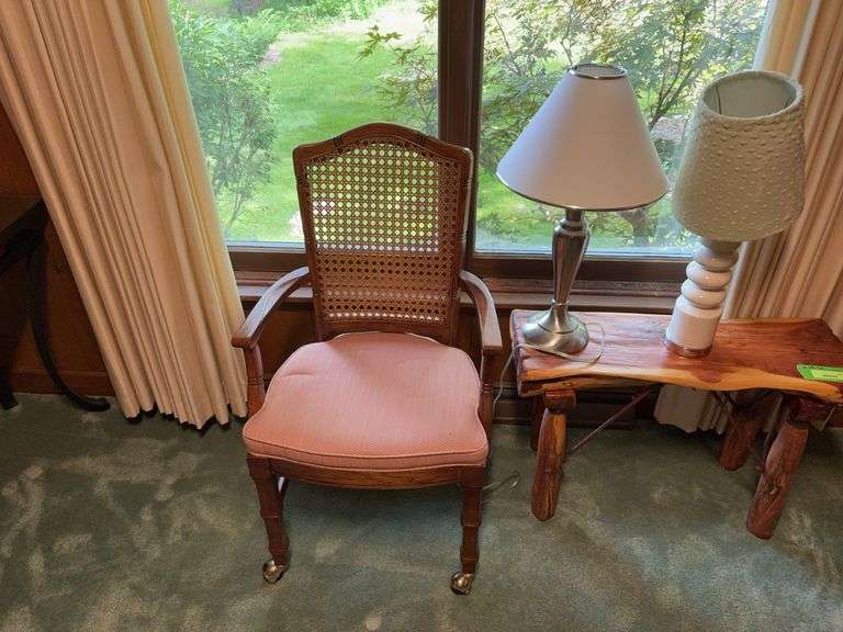 Chair craft dining chair and two table lamps image