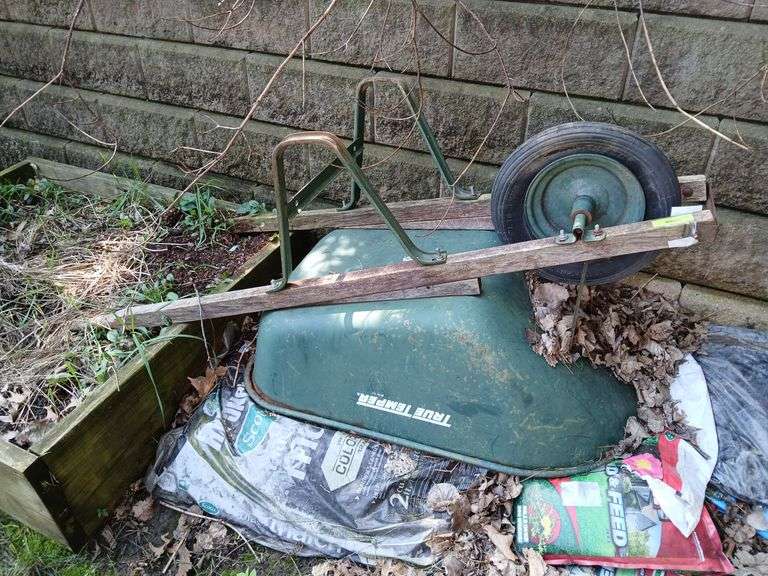 True Temper wheel barrow image