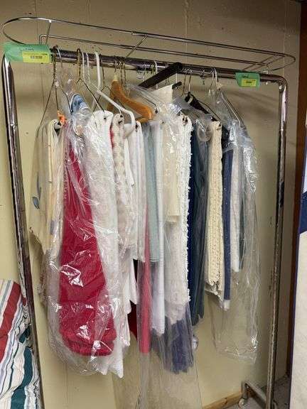 20 hangers of table linens image