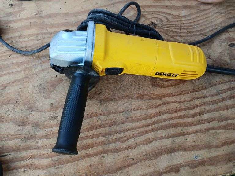 DeWalt 4.5” angle grinder DW818 image