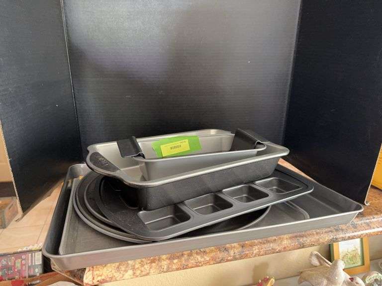 Assorted baking pans, near new and new image