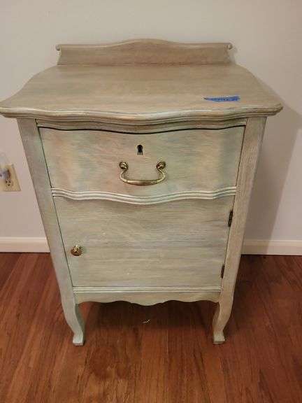 Nightstand 21x18x29 image