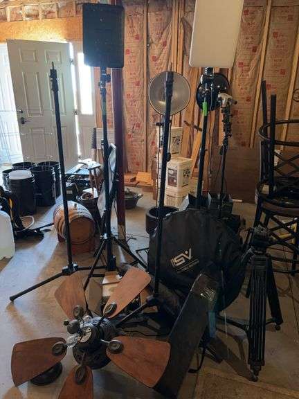 Lighting Set up, backdrop, tripods, fan, colored paper image