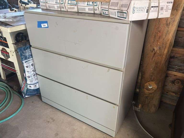 Three drawer file cabinet/shop storage cabinet image