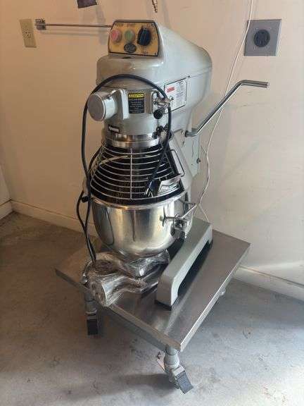 Globe commercial food mixer model SP20 1/2hp 20 quart - very clean and lightly used. Works perfectly and very quiet! image