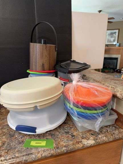 Plasticware containers image