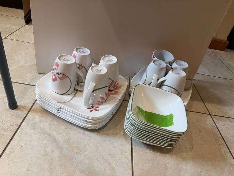 Corelle Coordinates dinnerware image
