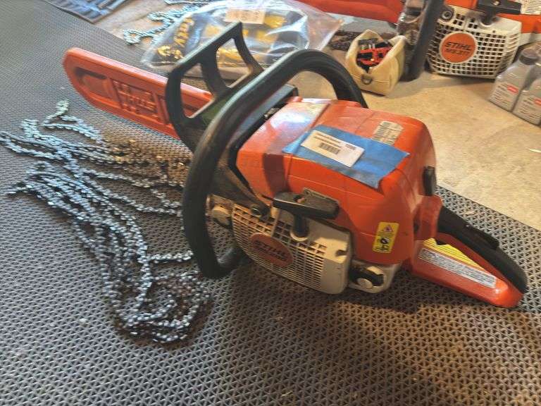 Steel MS 290 chainsaw with extra chain image
