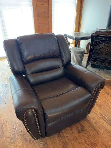 Pair of recliner chairs image