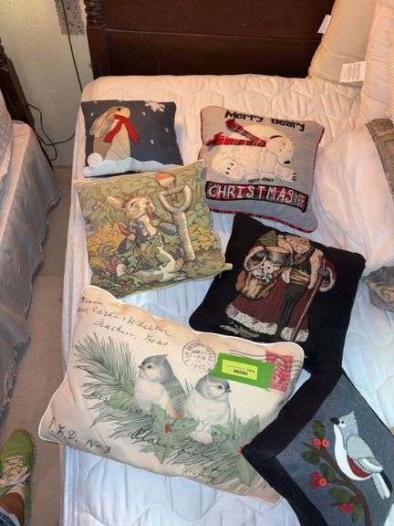 Decorative pillows image