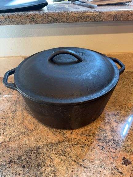 Lodge dutch oven image