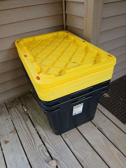 (4) 27 gallon storage bins w/ lids image