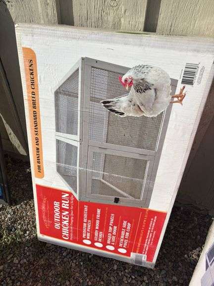 Brand new in box Pecking Order outdoor chicken run image