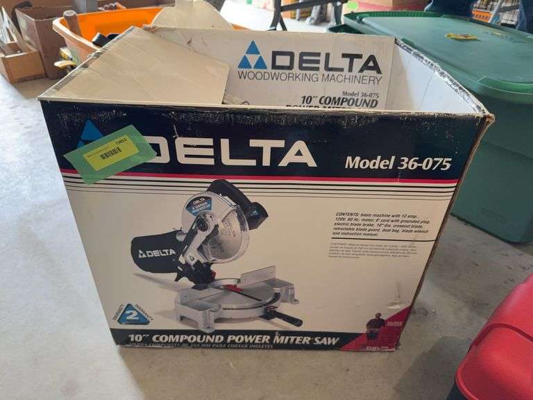 Delta 10" miter saw and circular saw image