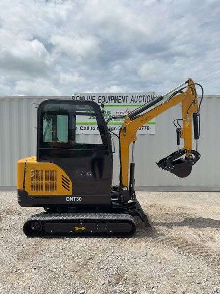 CFG, Mini Excavator, QNT30, Kubota 25HP,18.2KW  Diesel  Engine with EPA ,Bkt，2 Cylinders ,with Cab,Hydraulic Thumb ,,with Side Swing,with Cab, SN# 12000001, SOLON image