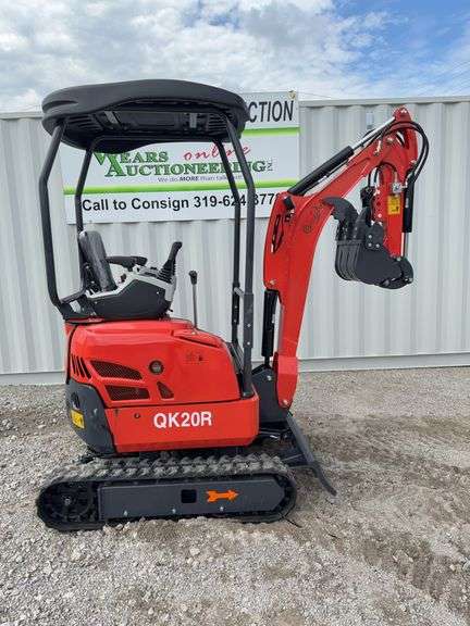 CFG, Mini Excavator, QK20R, RATO  23HP,16.8KW  Gasoline  Engine with EPA ,Bkt，2 Cylinders,with Side Swing, SN# 05030140, SOLON image